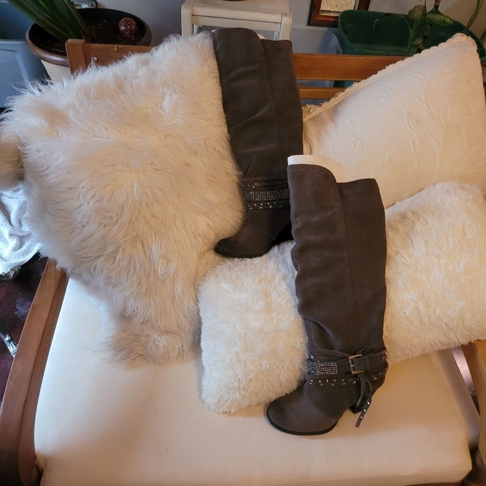 NAUGHTY MONKEY BUCK WILD GREY SUEDE BOOTS SIZE 7.5 NEW